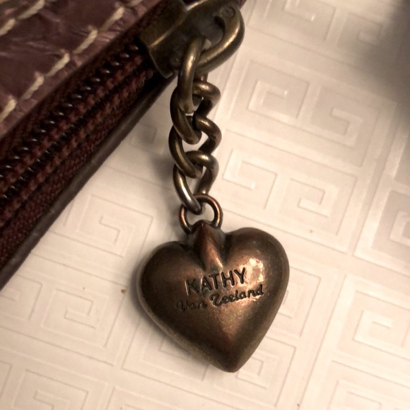 Kathy Van Zeeland cute little purse with key chain - Picture 7 of 12